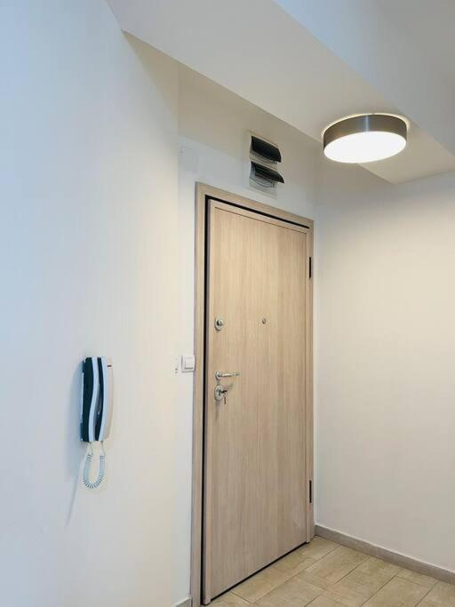 New Modern Rooftop Apartment-Free Private Parking Skopje Esterno foto
