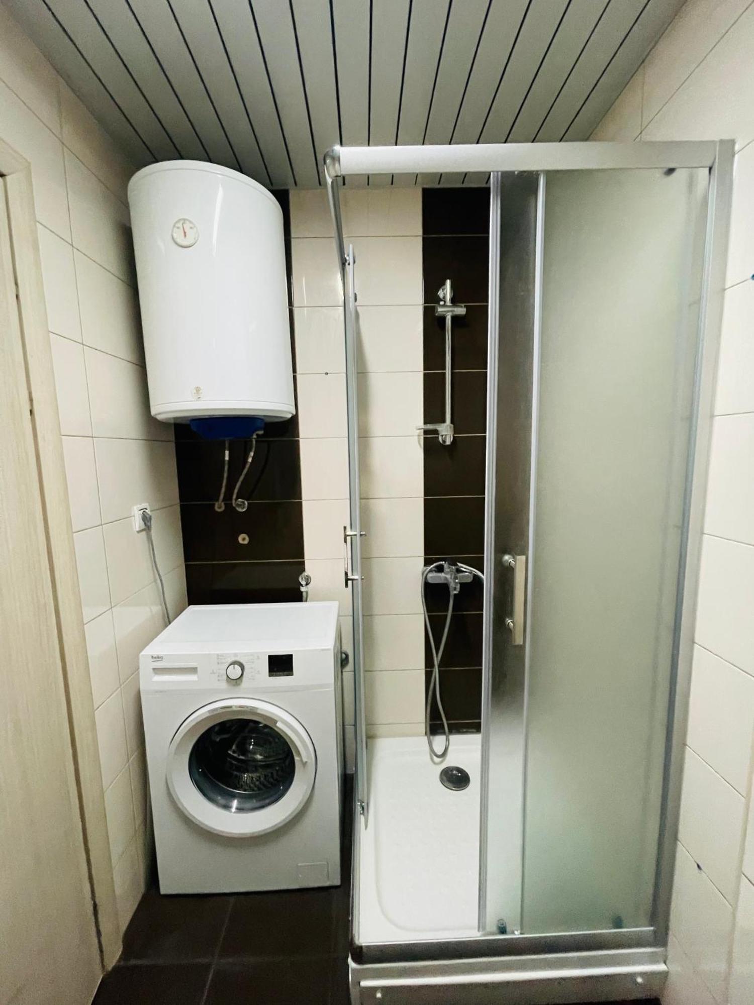 New Modern Rooftop Apartment-Free Private Parking Skopje Esterno foto