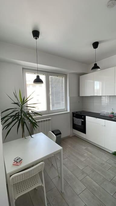 New Modern Rooftop Apartment-Free Private Parking Skopje Esterno foto